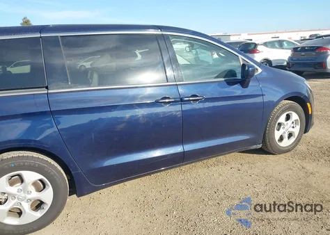 2018 Chrysler Pacifica Hybrid Touring Plus z USA, uszkodzony, nr VIN 2C4RC1H72JR332972